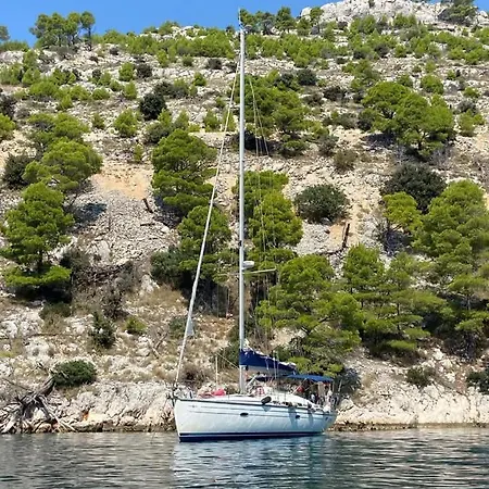 Πλωτό κατάλυμα Cassiopeiabed&yachting *