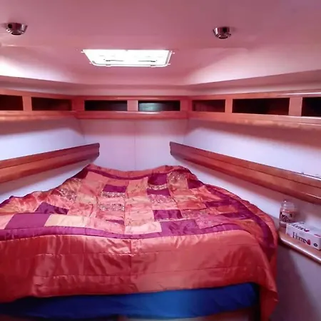 Ботель Cassiopeiabed&yachting *