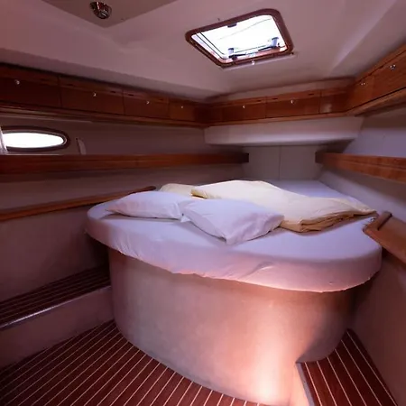 Ботель Cassiopeiabed&yachting *