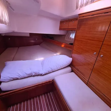 Πλωτό κατάλυμα Cassiopeiabed&yachting Τρογκίρ