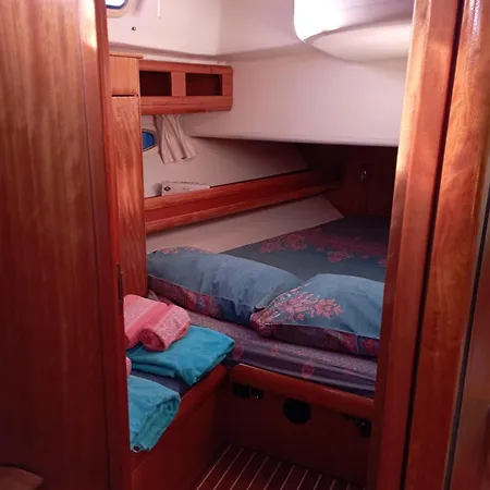 Πλωτό κατάλυμα Cassiopeiabed&yachting Τρογκίρ